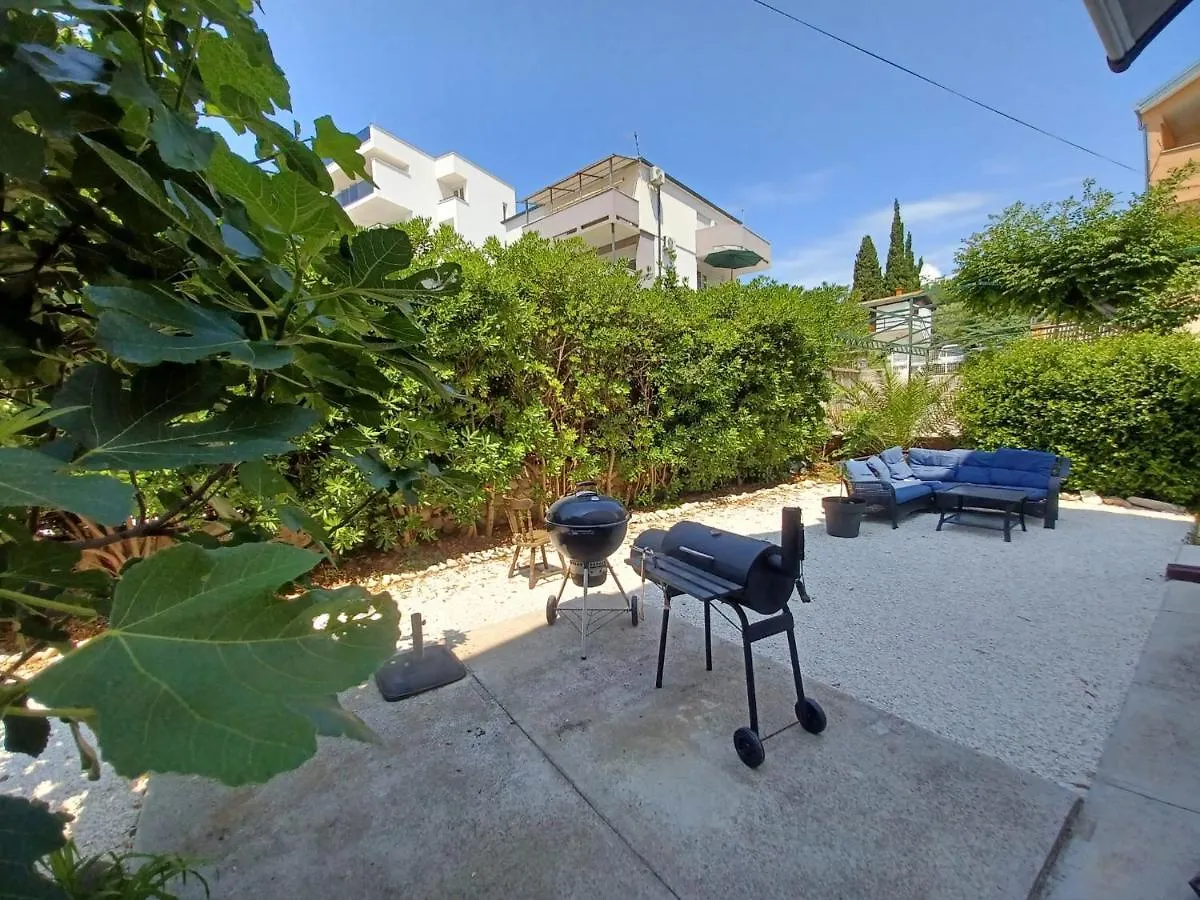 Apartment Bunjo'S Beach House 0*, Trogir